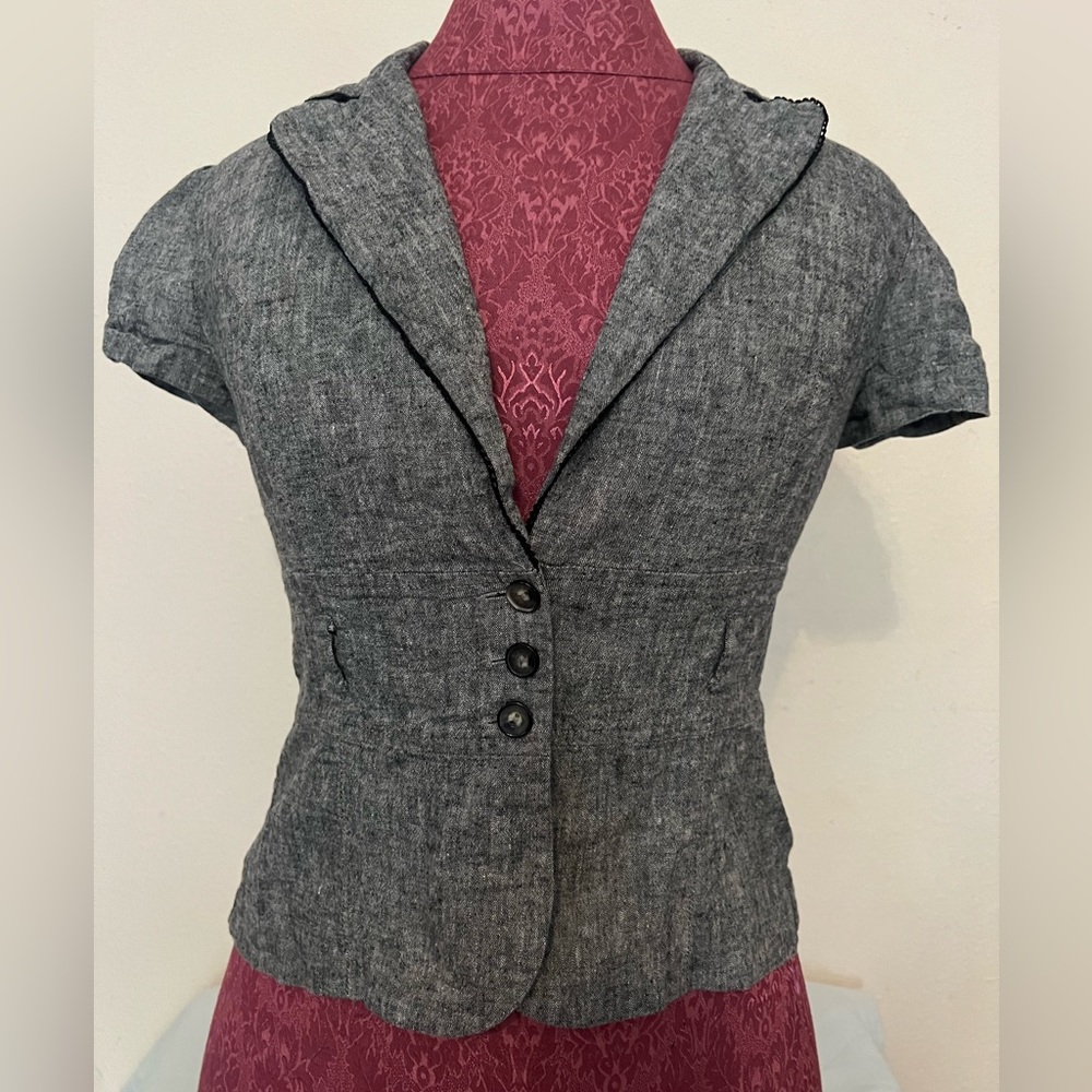 Iz Byer California short sleeved blazer